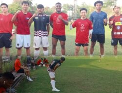 Latihan di Minburi City, Kahfi deRossi: Mirip Coach Setiawan