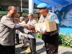 Kapolri Salurkan Tali Asih dan Sembako kepada Personel Polri