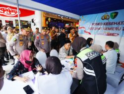 Kapolri Listyo Tinjau Arus Mudik di Stasiun Surabaya Gubeng