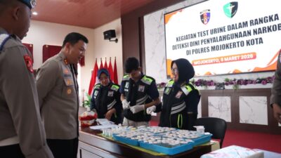 Polres Mojokerto Kota Gelar Pemeriksaan Urine dan Senjata Api