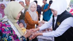 Gubernur Khofifah Hadirkan Pasar Murah di Pare Kediri