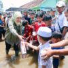 Gubernur Khofifah Terjun Langsung Tinjau Banjir di Pasuruan