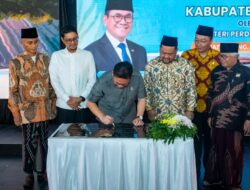 Bupati Gresik Dampingi Mendag Resmikan Pasar Sidayu