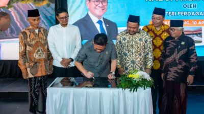 Bupati Gresik Dampingi Mendag Resmikan Pasar Sidayu