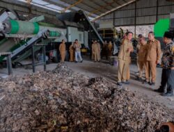 Bupati Gresik Terima Kunjungan Bupati Lamongan di TPA Ngipik