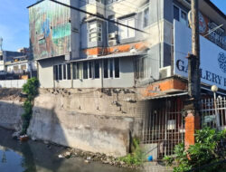 Toko Emas Gallery Kohinoor Diduga Caplok Sempadan Sungai