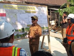 Gus Bupati Tinjau Proyek Pembangunan Jalan Lakardowo Jetis
