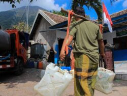 Bantuan Air Bersih BPBD untuk Korban Kekeringan di Kunjorowesi