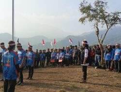 Unika Bersama Pendaki Rayakan HUT ke-81 RI di Bukit Cendono