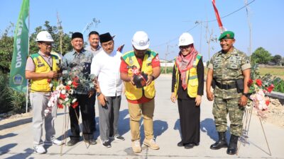 Jalan Poros Desa Klampok-Munggugebang Gresik Dibeton