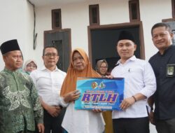 Bupati Mojokerto Serahkan Bantuan Simbolis RTLH