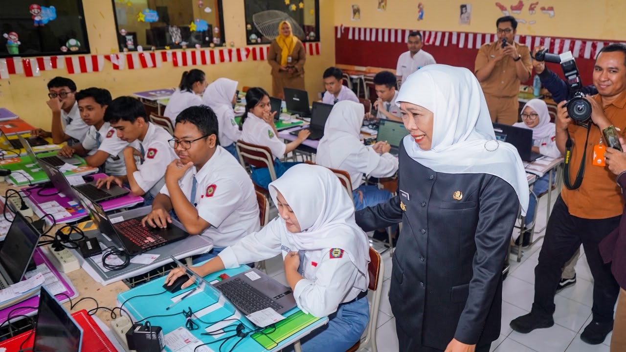Gubernur Khofifah