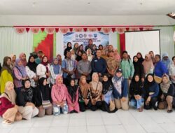 Tim Ekspedisi Patriot Unair Ajari Ibu-Ibu Budidaya Jamur Tiram