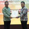 Pemkot Batu Anugerahkan Lencana kepada AKBP Aris Purwanto